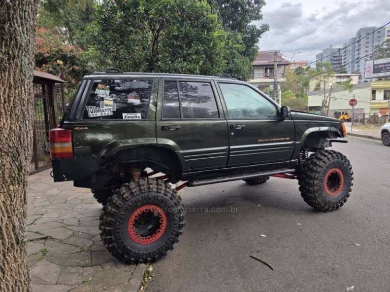 JEEP - CHEROKEE - 1997/1998 - Verde - R$ 60.000,00