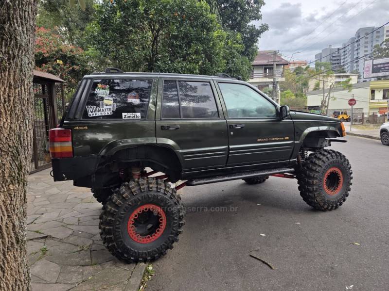 JEEP - CHEROKEE - 1997/1998 - Verde - R$ 60.000,00