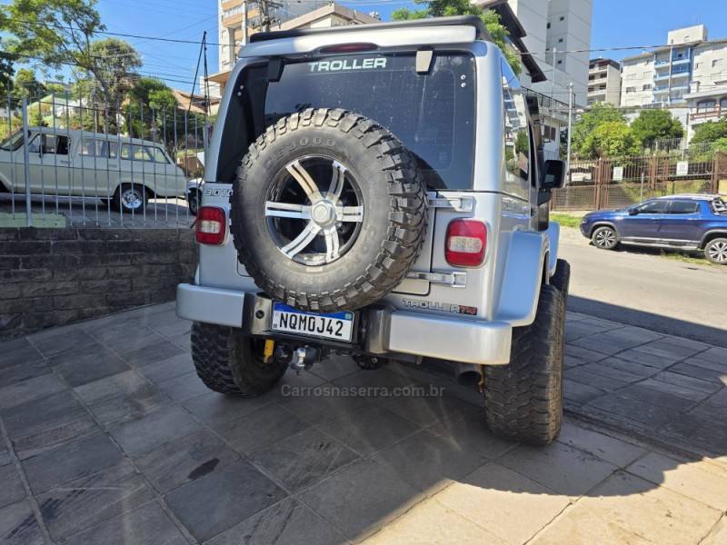 TROLLER - T4 - 2009/2009 - Prata - R$ 105.000,00