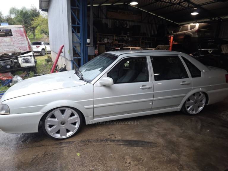 VOLKSWAGEN - SANTANA - 2000/2000 - Prata - R$ 50.000,00