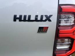 TOYOTA - HILUX - 2022/2022 - Branca - R$ 246.000,00