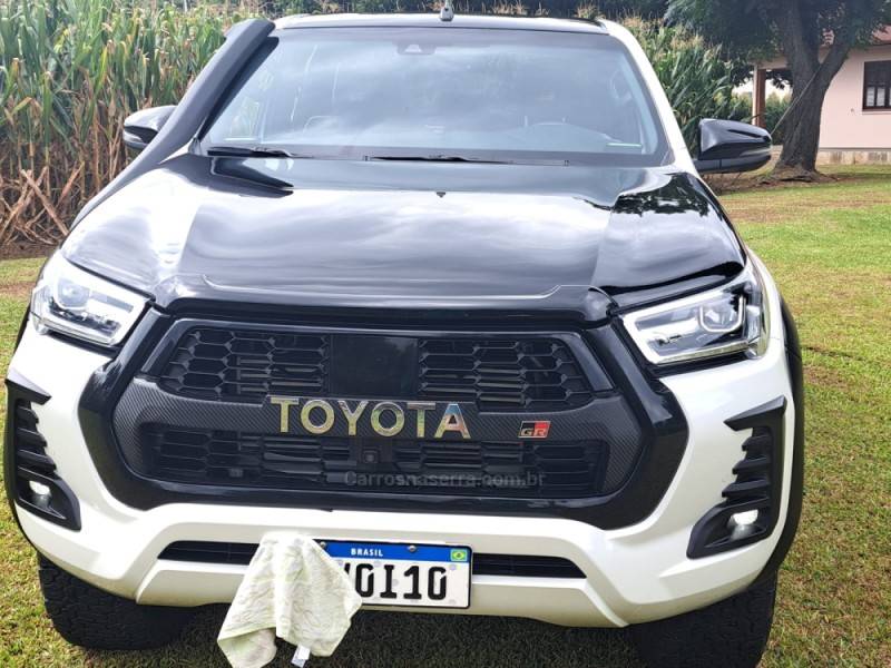 TOYOTA - HILUX - 2022/2022 - Branca - R$ 246.000,00