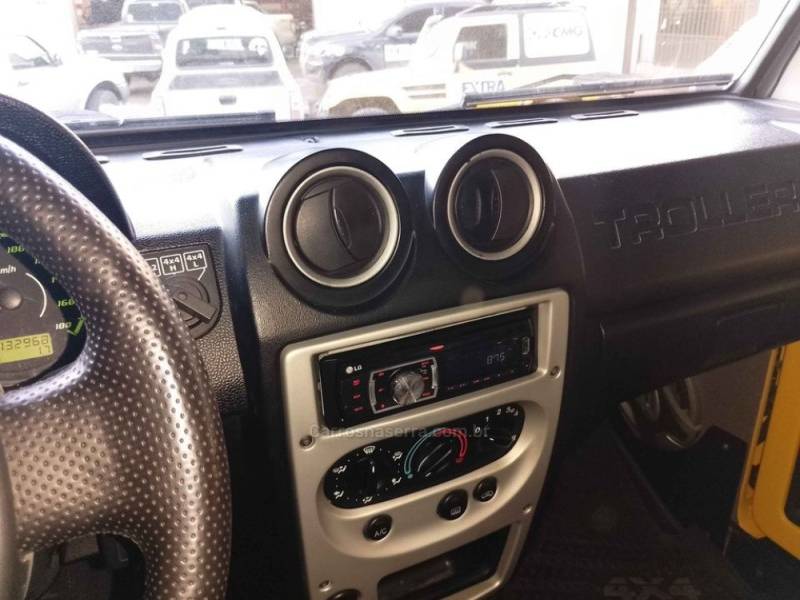 TROLLER - T4 - 2010/2010 - Amarela - R$ 108.000,00