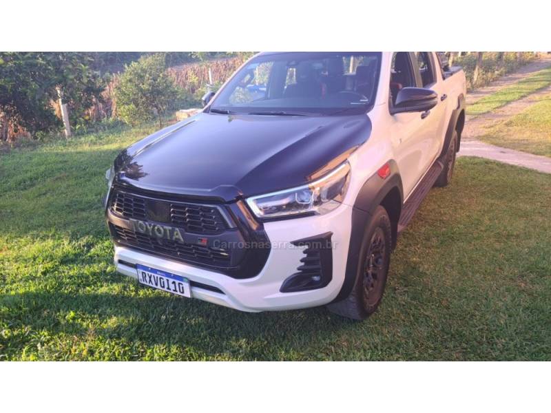 TOYOTA - HILUX - 2022/2022 - Branca - R$ 248.000,00