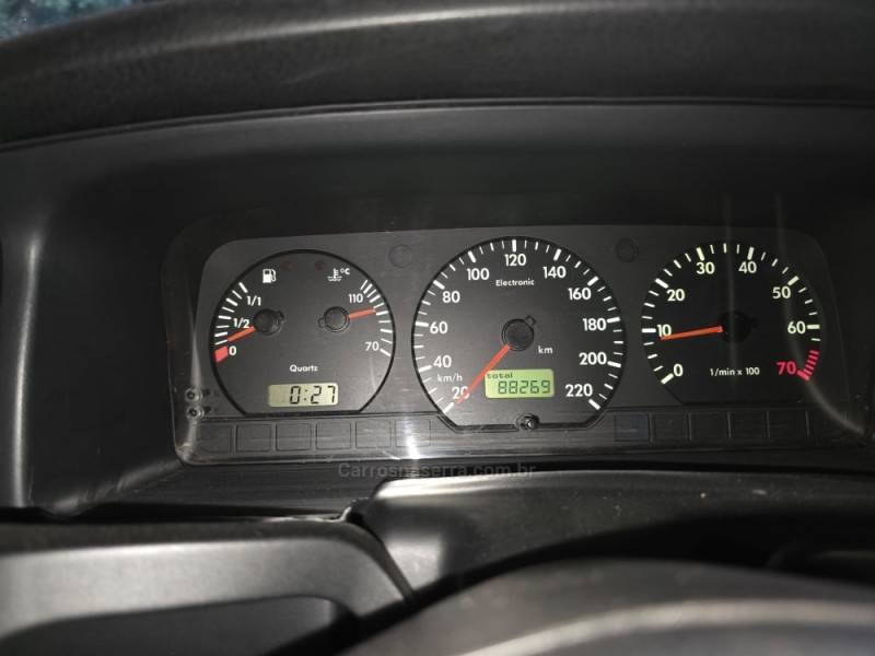VOLKSWAGEN - SANTANA - 2000/2000 - Prata - R$ 50.000,00