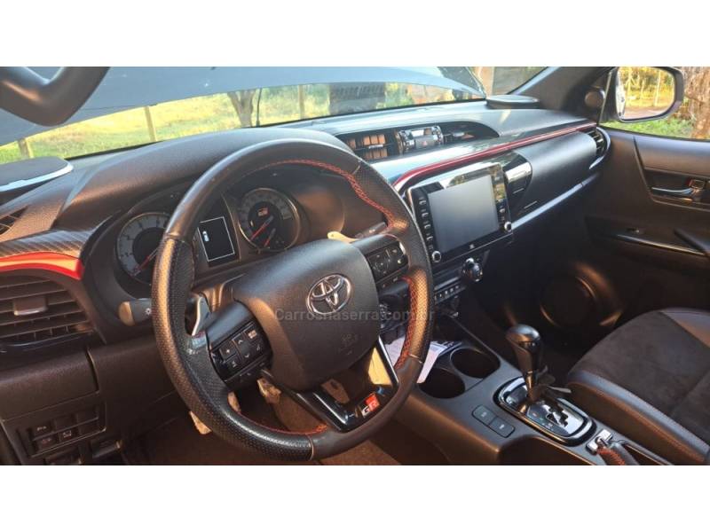 TOYOTA - HILUX - 2022/2022 - Branca - R$ 248.000,00