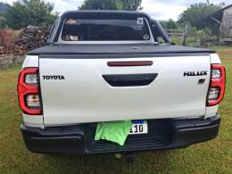 TOYOTA - HILUX - 2022/2022 - Branca - R$ 246.000,00