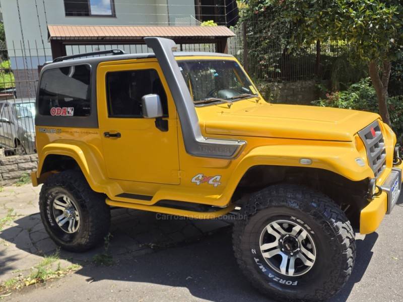 TROLLER - T4 - 2010/2010 - Amarela - R$ 108.000,00