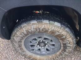 TOYOTA - HILUX - 2022/2022 - Branca - R$ 248.000,00