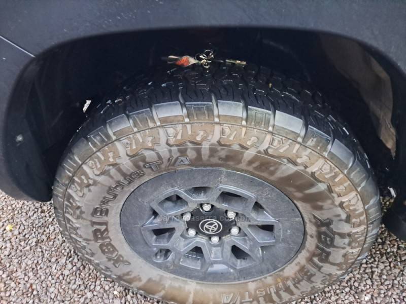 TOYOTA - HILUX - 2022/2022 - Branca - R$ 248.000,00