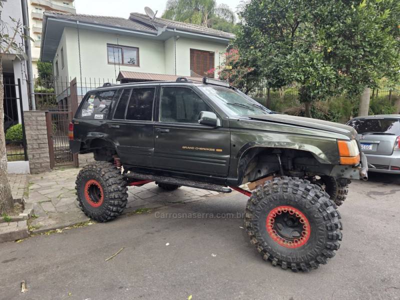 JEEP - CHEROKEE - 1997/1998 - Verde - R$ 60.000,00