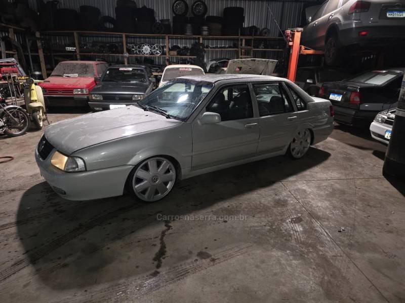 VOLKSWAGEN - SANTANA - 2000/2000 - Prata - R$ 50.000,00