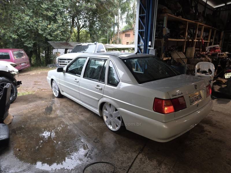 VOLKSWAGEN - SANTANA - 2000/2000 - Prata - R$ 50.000,00