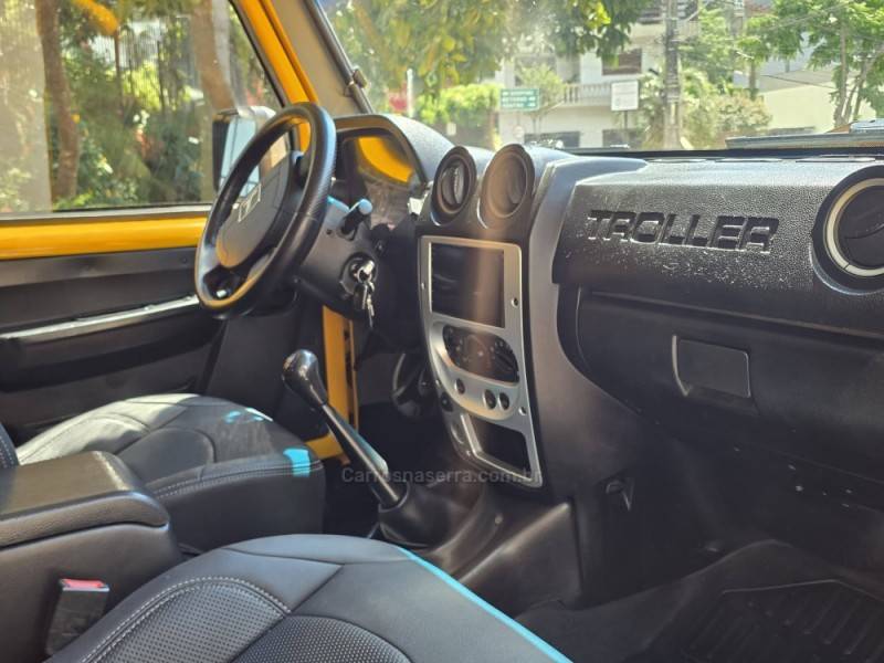 TROLLER - T4 - 2010/2010 - Amarela - R$ 108.000,00