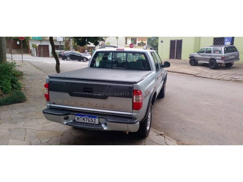 CHEVROLET - S10 - 2010/2011 - Prata - R$ 73.000,00